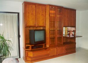 Wohnzimmerschrank